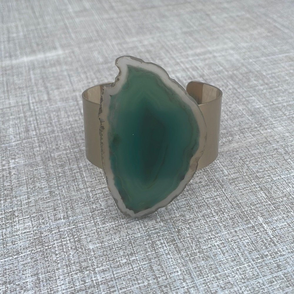 Cuff bracelet with sliced agate stone